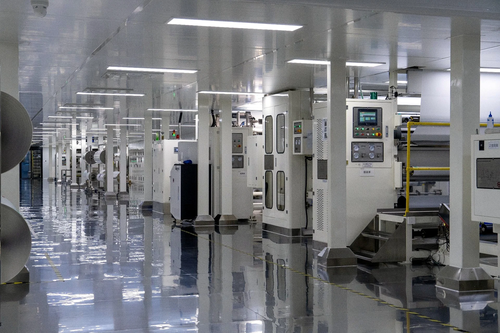 Cleanroom & coat lines